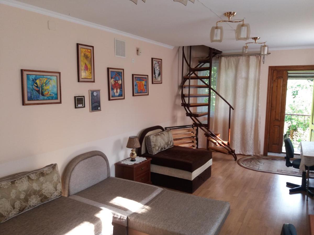 "Arttrakt" Hotel Lviv Eksteriør billede