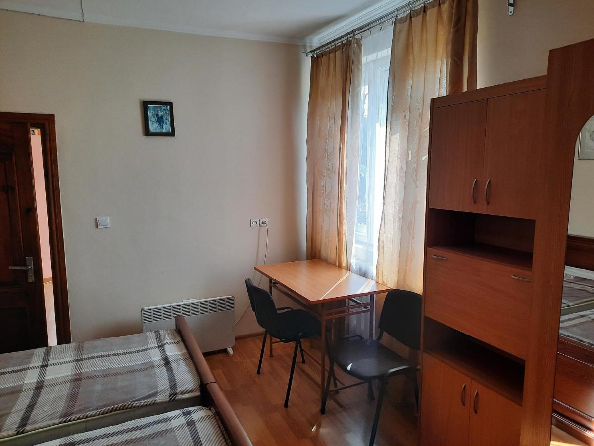 "Arttrakt" Hotel Lviv Eksteriør billede